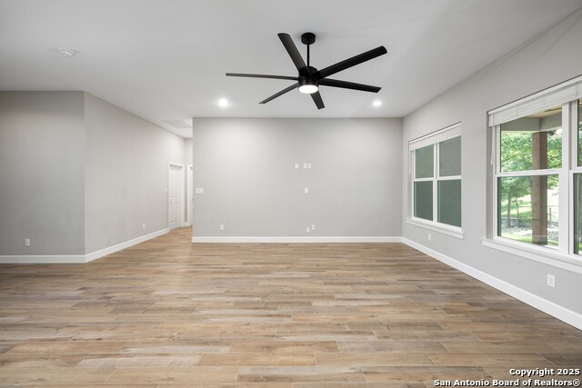 Image 13 of 38 For 692 Acorn Drive