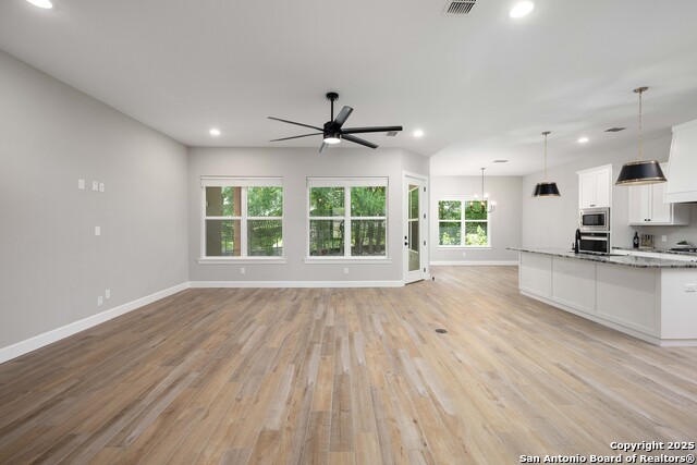 Image 14 of 38 For 692 Acorn Drive