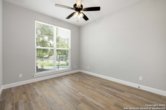 Image 26 of 38 For 692 Acorn Drive