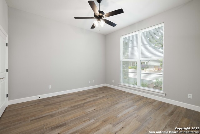 Image 30 of 38 For 692 Acorn Drive