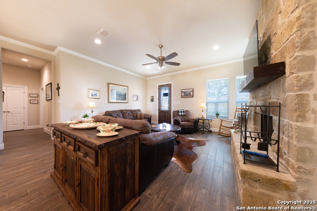 Image 11 of 34 For 200 S Calvin Barrett