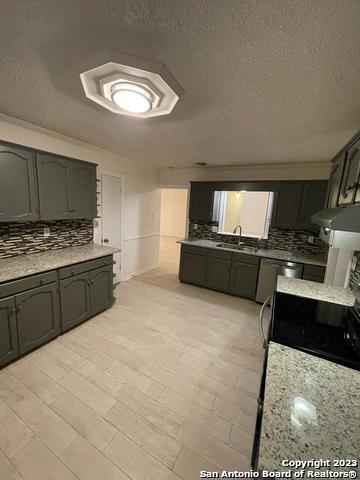 Image 3 of 12 For 7026 Spring Leaf St