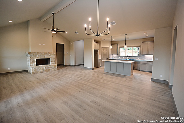 Image 2 of 13 For 1513 Redwood