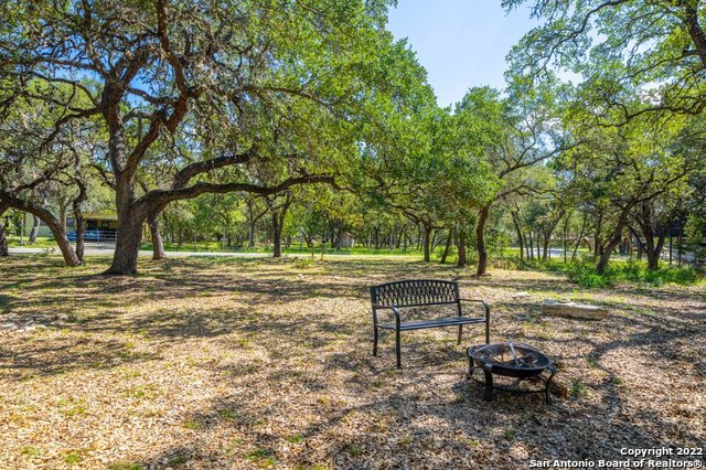 Listing photo id 8 for 925 Parkview Loop