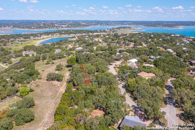 Listing photo id 10 for 925 Parkview Loop