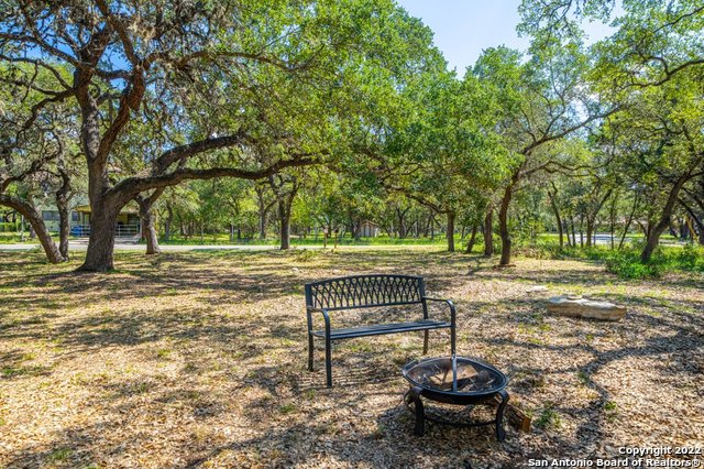 Listing photo id 0 for 925 Parkview Loop