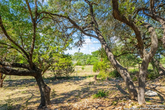 Listing photo id 1 for 925 Parkview Loop