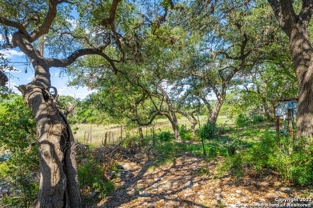 Listing photo id 2 for 925 Parkview Loop