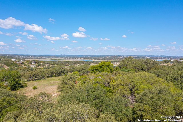 Listing photo id 4 for 925 Parkview Loop