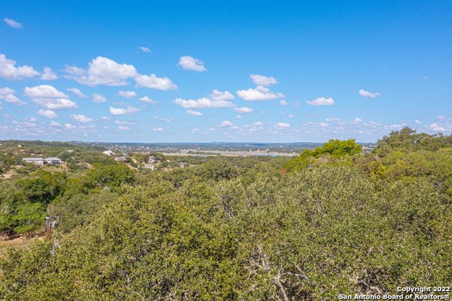 Listing photo id 5 for 925 Parkview Loop