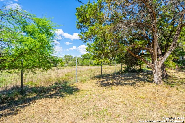 Listing photo id 6 for 925 Parkview Loop