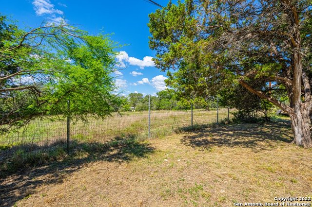 Listing photo id 7 for 925 Parkview Loop