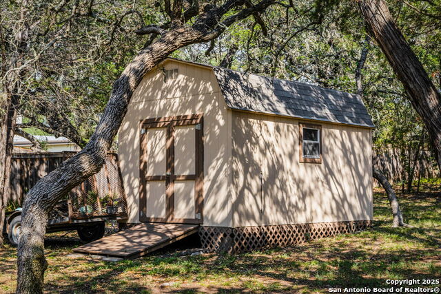 Image 31 of 34 For 19530 Creekview Oaks
