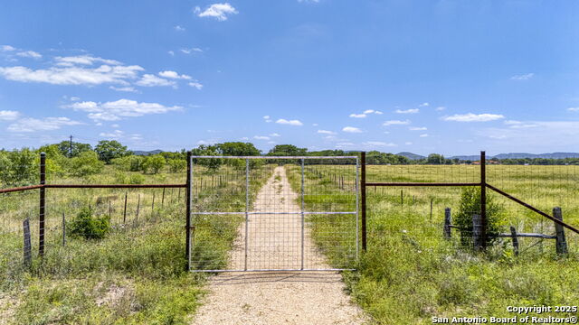 Listing photo id 37 for 13132 State Highway 16
