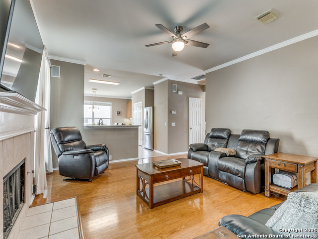 Image 10 of 27 For 2115 Encino Breeze