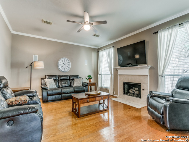 Image 11 of 27 For 2115 Encino Breeze