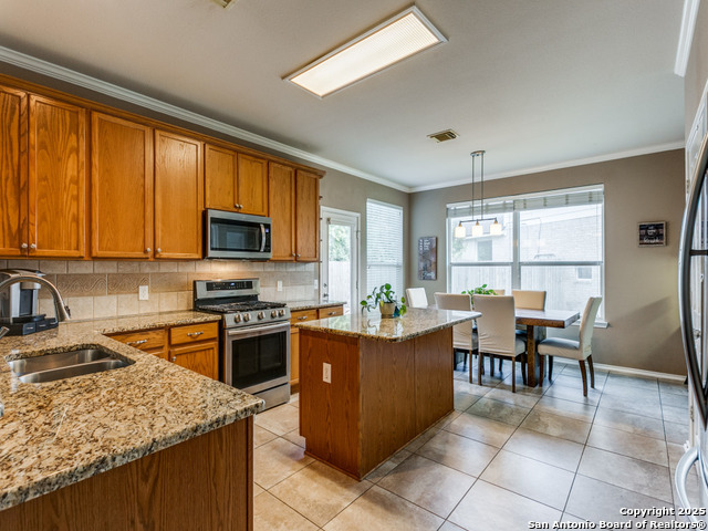 Image 15 of 27 For 2115 Encino Breeze