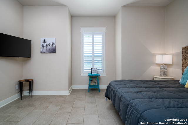 Image 16 of 27 For 2821 11th 102