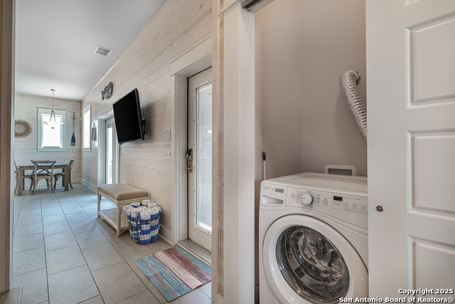 Image 18 of 27 For 2821 11th 102