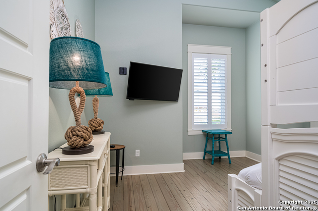 Image 21 of 27 For 2821 11th 102