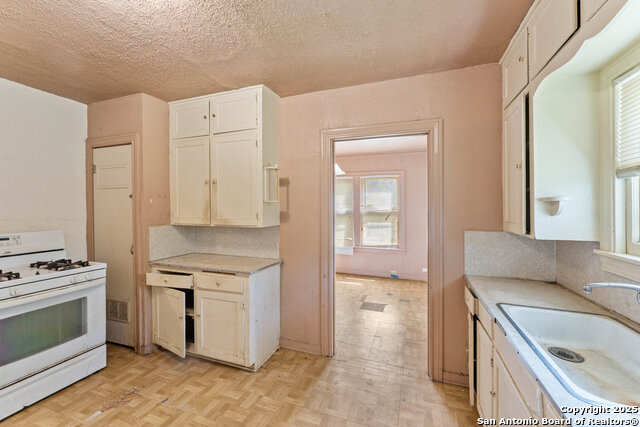 Image 10 of 18 For 518 Wright Ave