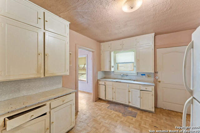 Image 11 of 18 For 518 Wright Ave