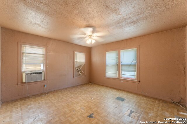 Image 14 of 18 For 518 Wright Ave