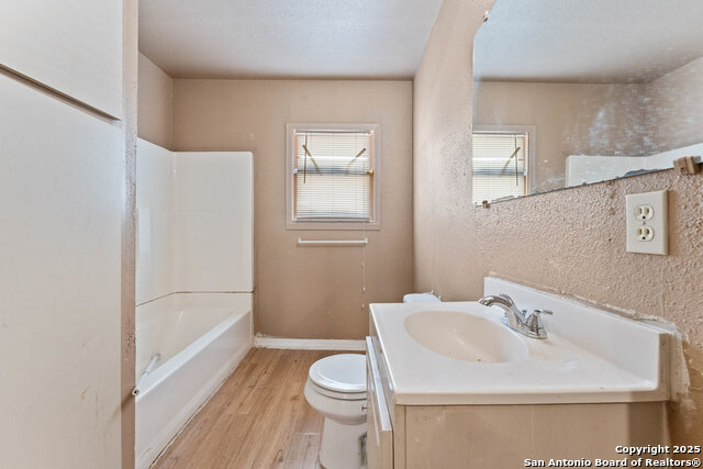 Image 15 of 18 For 518 Wright Ave
