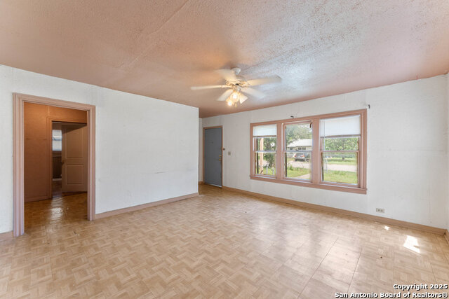 Image 7 of 18 For 518 Wright Ave
