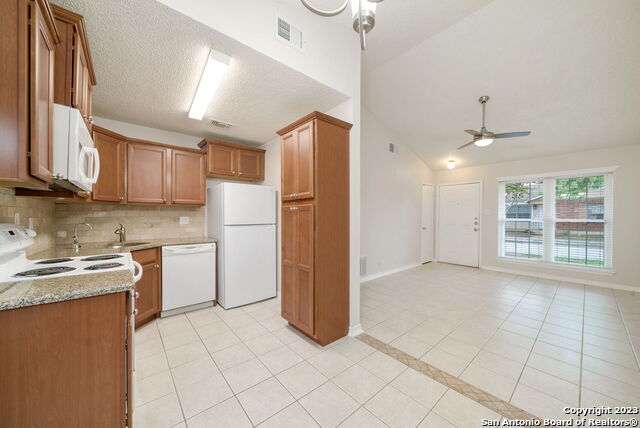 Listing photo id 14 for 9140 Timber Path 1301