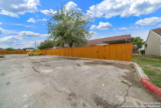 Listing photo id 24 for 9140 Timber Path 1301