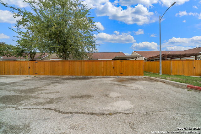 Listing photo id 25 for 9140 Timber Path 1301