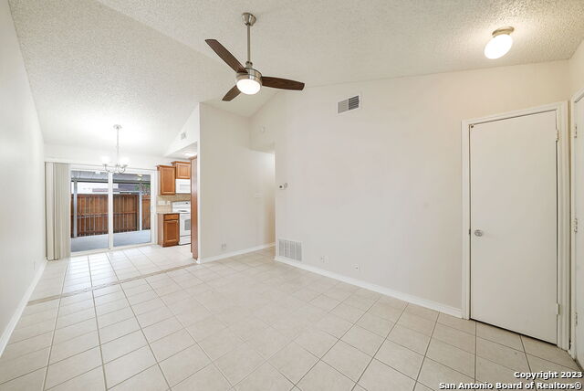 Listing photo id 5 for 9140 Timber Path 1301