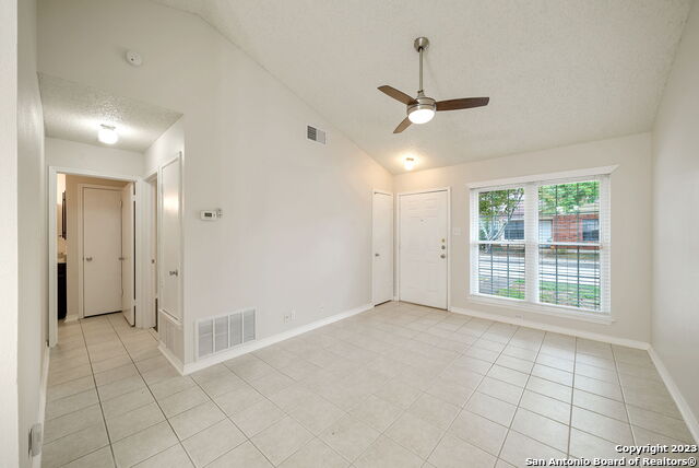 Listing photo id 6 for 9140 Timber Path 1301