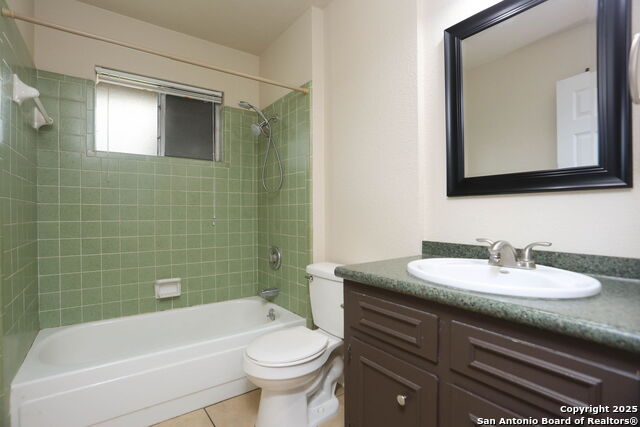 Image 14 of 17 For 8226 Creekline Drive
