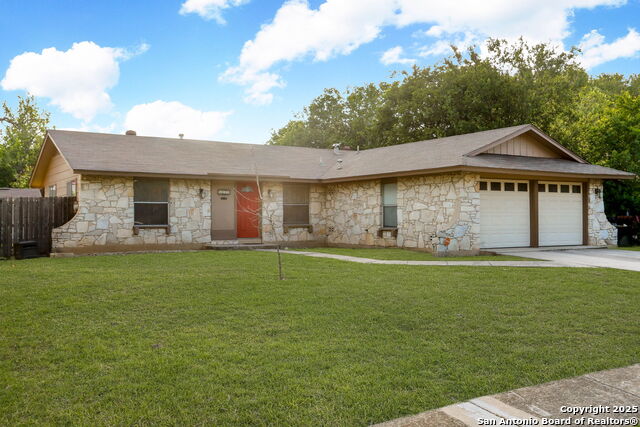 Image 2 of 17 For 8226 Creekline Drive