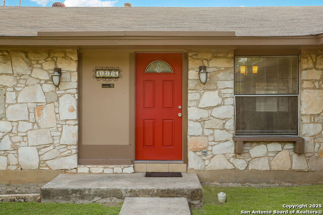 Image 3 of 17 For 8226 Creekline Drive
