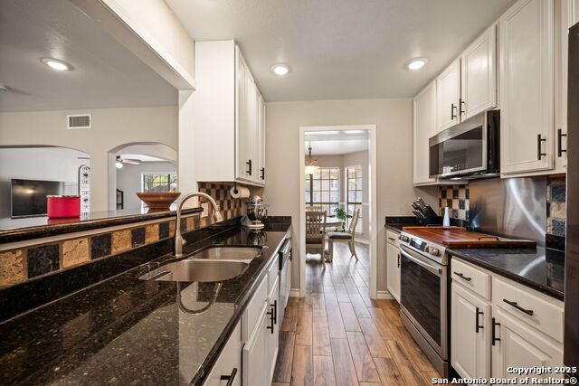 Image 12 of 38 For 7511 Louisa Allen Ct