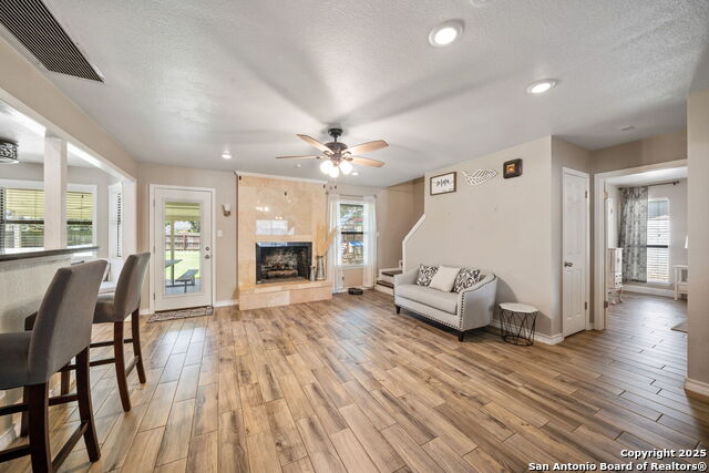 Image 6 of 38 For 7511 Louisa Allen Ct