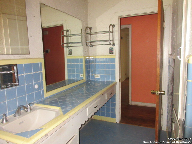 Image 14 of 21 For 2310 Gramercy W