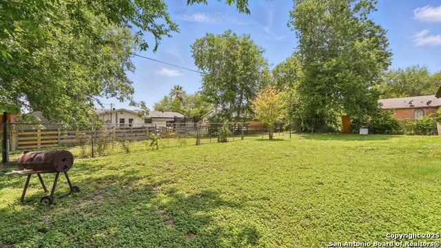 Image 22 of 29 For 937 Elsik  