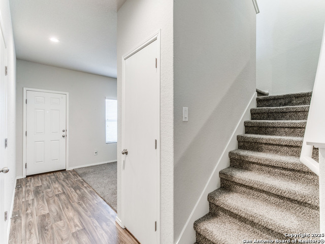 Listing photo id 3 for 9410 Sandy Ridge