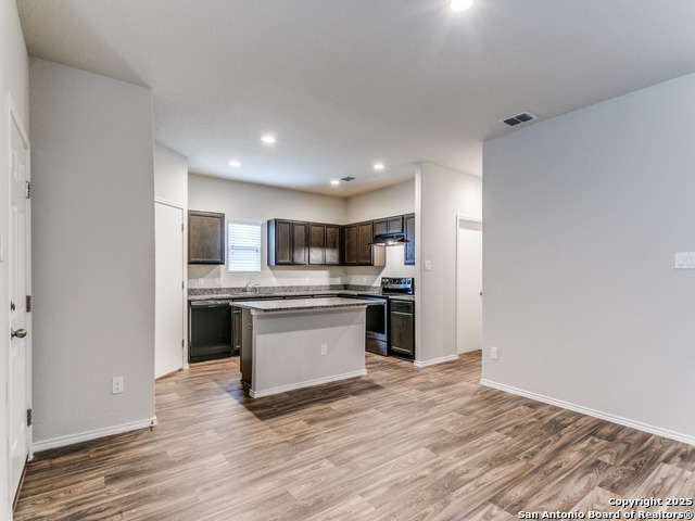 Listing photo id 7 for 9410 Sandy Ridge
