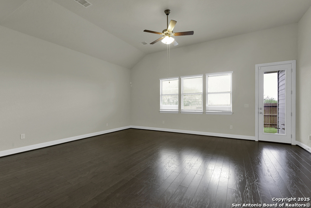 Image 7 of 24 For 945 Foxbrook