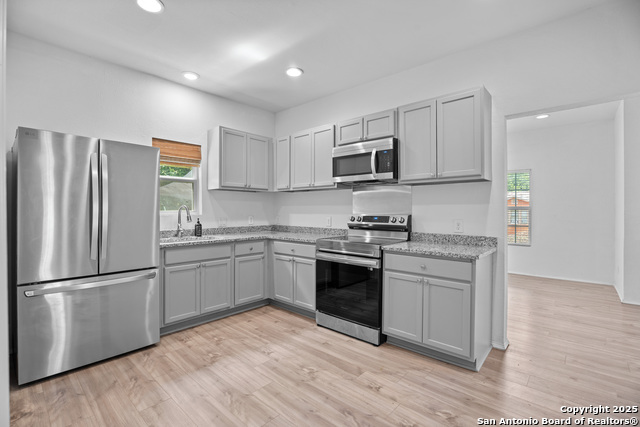 Listing photo id 10 for 634 Bailey Ave