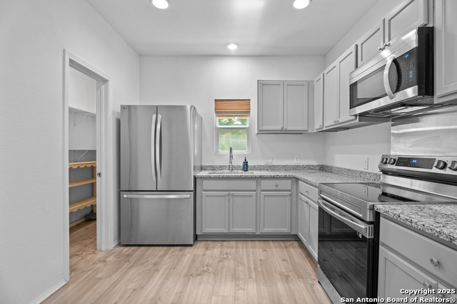 Listing photo id 11 for 634 Bailey Ave
