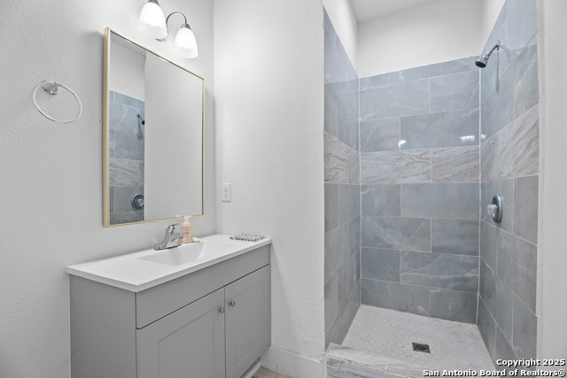Listing photo id 15 for 634 Bailey Ave