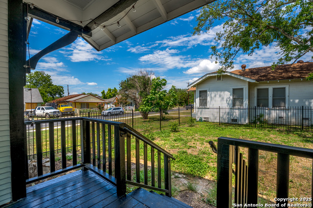 Listing photo id 20 for 634 Bailey Ave
