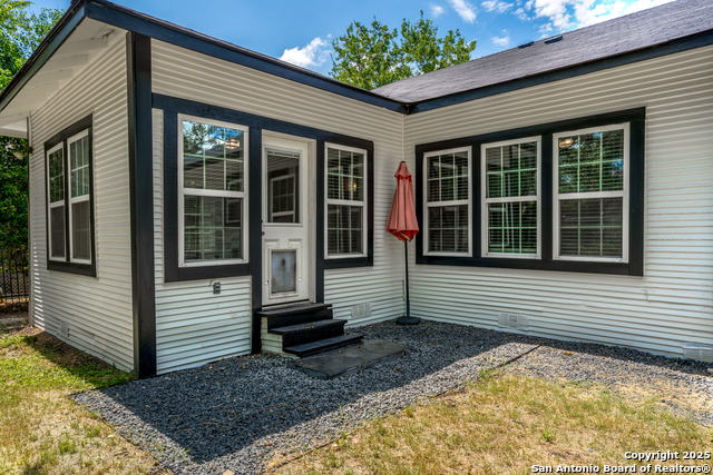Listing photo id 22 for 634 Bailey Ave