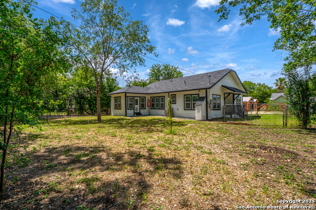 Listing photo id 24 for 634 Bailey Ave